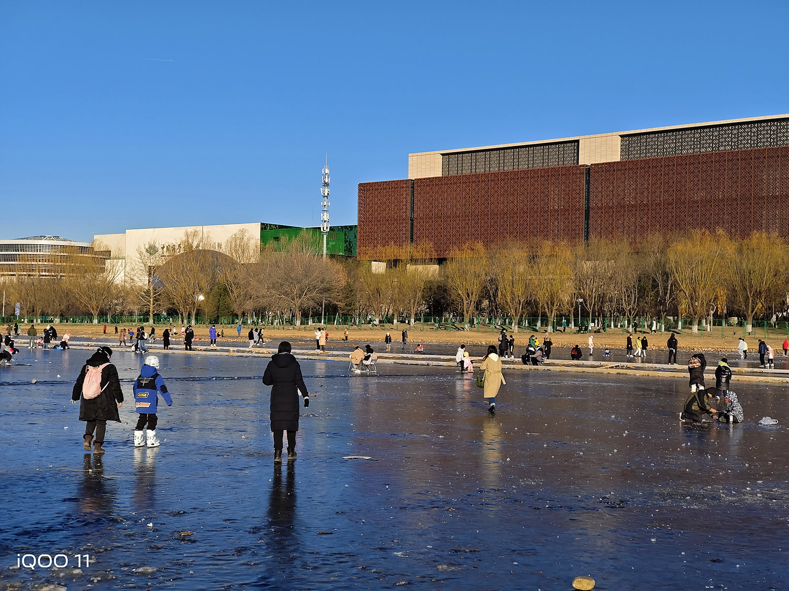 iqoo11|2K直屏“娱乐圈”的天花板——iQOO 11小试牛刀