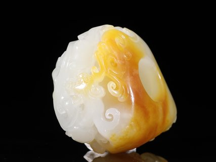 和田玉籽料|旧藏【和田玉籽料 螭龙 挂扣把件】