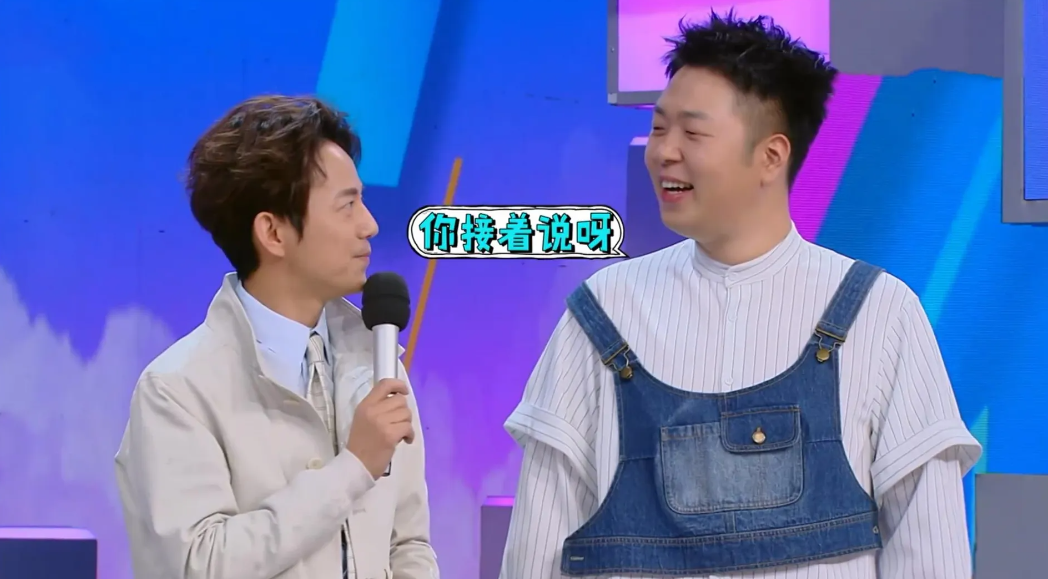 何炅|何炅救场名场面,一句话让对方松口气,“职业救场”称号果然实至名归!