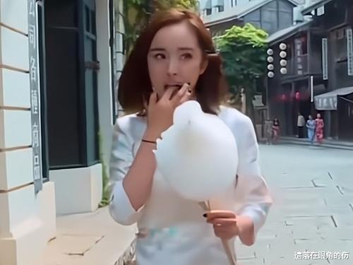 杨幂|杨幂“吃棉花糖照片”被翻出,5分钟流量破91万,网友:赏心悦目