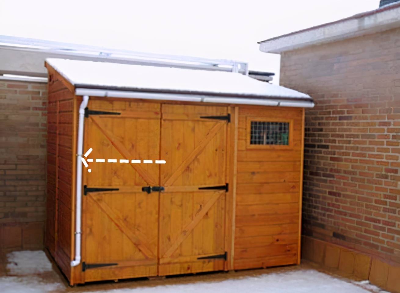 这样装露台太实用了，家里的杂物都能放在这，防潮还不违建！