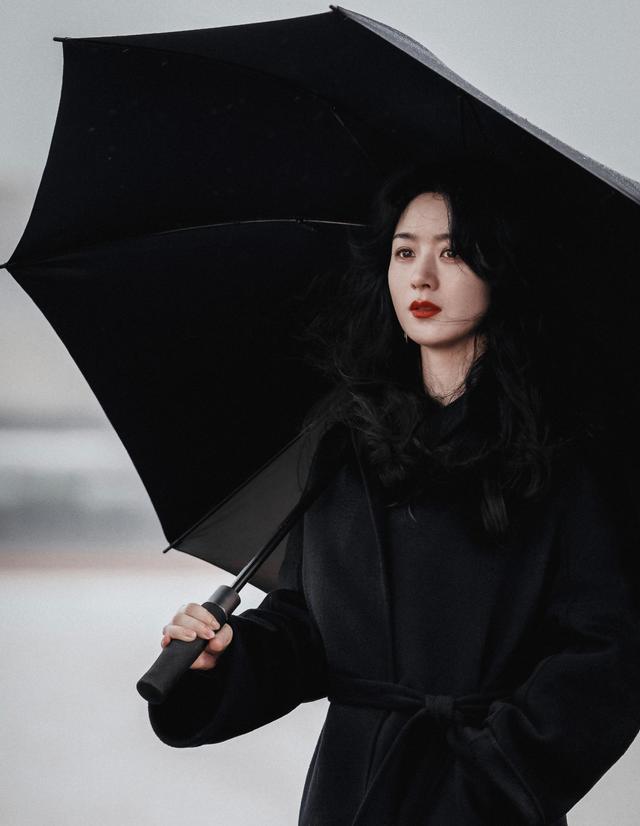 赵丽颖|赵丽颖新剧造型彻底封神!剧照首曝光就登上热搜,涂大红唇太美艳