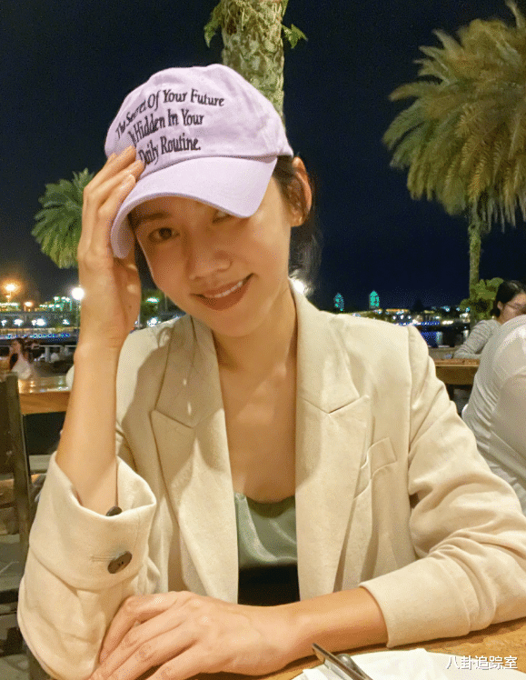 秋瓷炫|秋瓷炫近照曝光,只身回国婚戒被摘疑婚变,为爱付出遭背叛:心疼