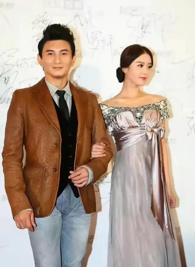 刘诗诗|吴奇隆现身剧组探班刘诗诗,两人牵手搂腰超恩爱,击破各路谣言