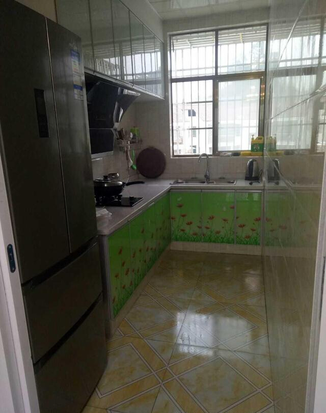 租了十多年的房子，如今终于有家了，装修哪都好，就厨房有点后悔