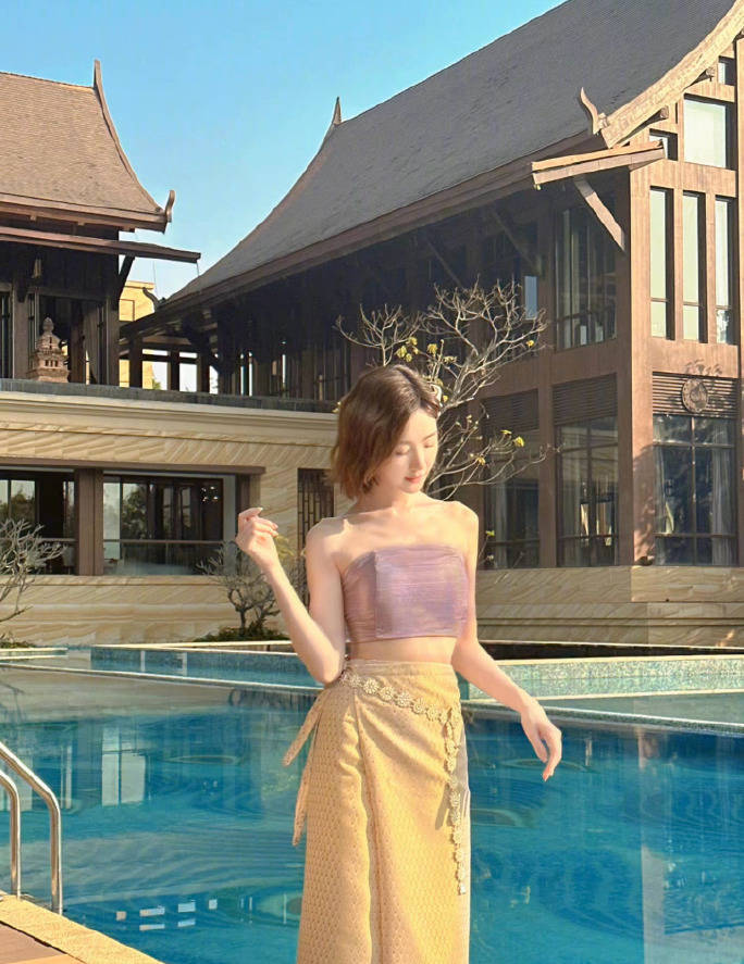 言承旭|女星们海边度假，佟丽娅换了6套衣服一个比一个性感