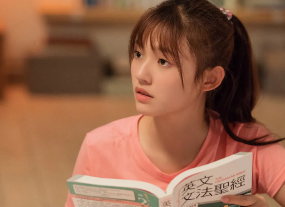 一吻定情|《一吻定情》：讲述的是一段美好的校园爱情，整个氛围特别轻松