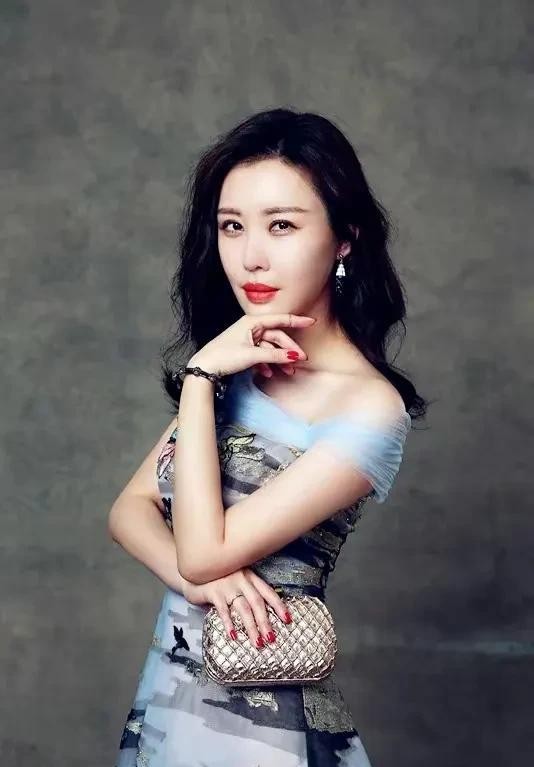 张维伊|为离婚造势?田朴珺王石七年情感疑似生变!