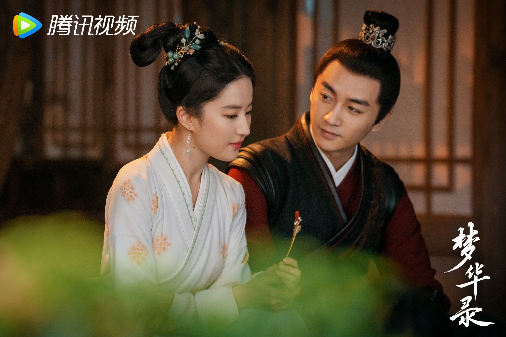 梁朝伟|半年2部大热剧,和刘亦菲最具cp感,“眼里没有光”的陈晓凭什么