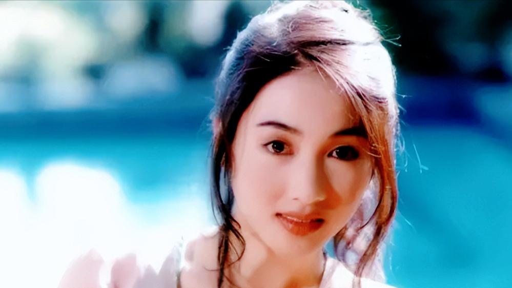 黎姿|黎姿：嫁给大15岁的残疾富豪，一家5口3人残疾，风光背后有心酸