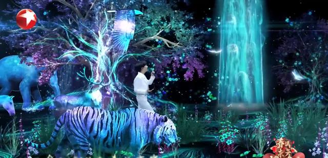 周深|虎年春晚，周深横跨三家卫视，戏腔演绎茉莉花，火爆程度无人能及