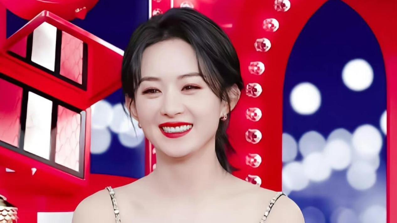 赵丽颖|赵丽颖直播真受欢迎！涂大红唇美成“央视脸”，穿吊带新造型彻底封神