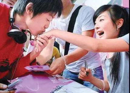 张含韵|张含韵:被误解16年,终于不再是别人眼里的\傻白甜\