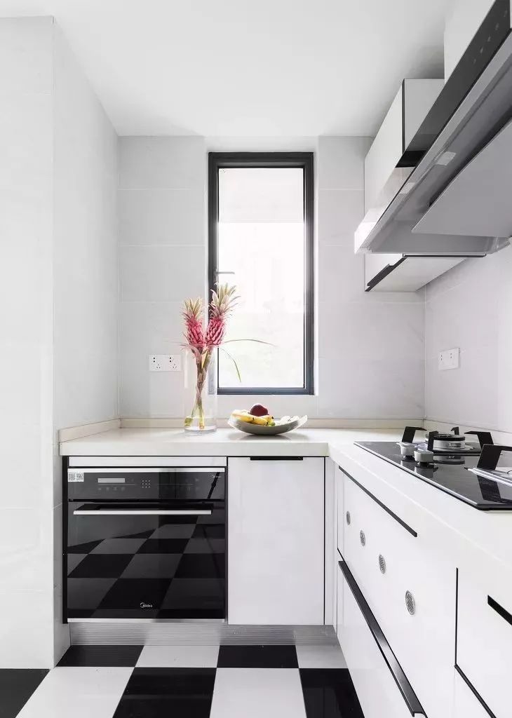 厨房这样装好看又实用,再也不担心难清洁了!