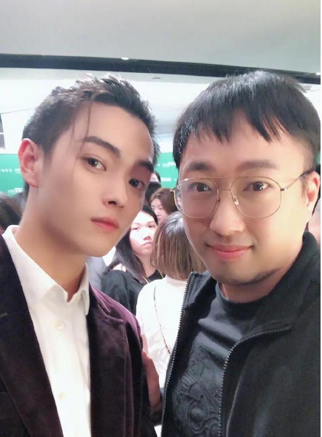 于正|欢娱影视签约新人，于正直言照片选得太丑，像陈晓又像朱一龙