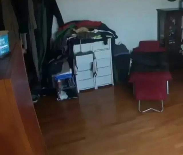 杜新枝|大S新老公具俊晔家中环境曝光，衣物随处乱放，马桶盖布满黄色印记