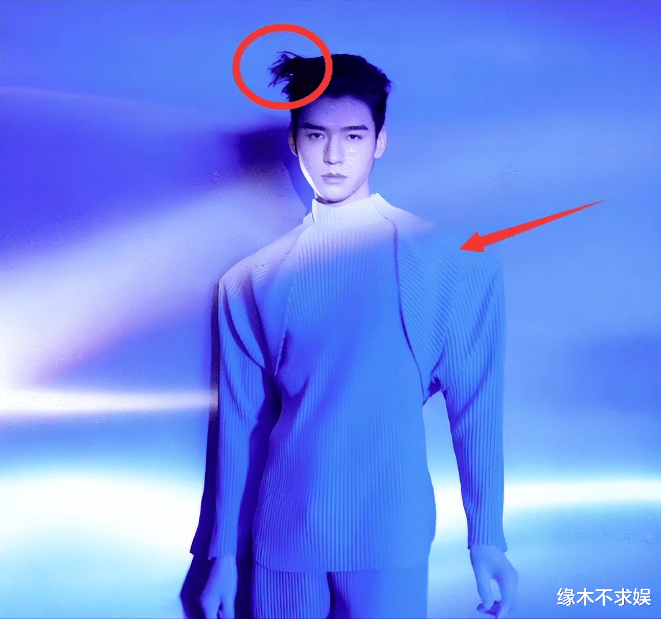 化妆品 龚俊关晓彤杂志造型被嘲：一个被批油腻，一个像十几年前发廊广告