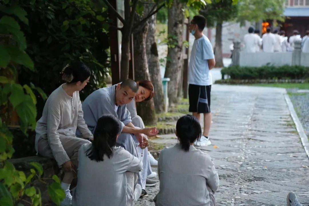 师父|95后组团去寺庙小住:疗愈失恋、焦虑和倦怠