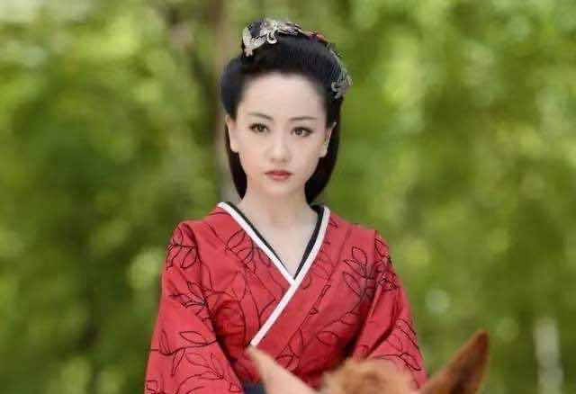 于正|让杨蓉金晨乔欣作配，专捧94年小花，于正为了捧红她真是不遗余力