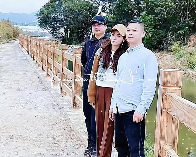 带货|许家妮妮直播人气高,不忘帮衬兄弟姐妹,吉祥三宝带货橙子销量好