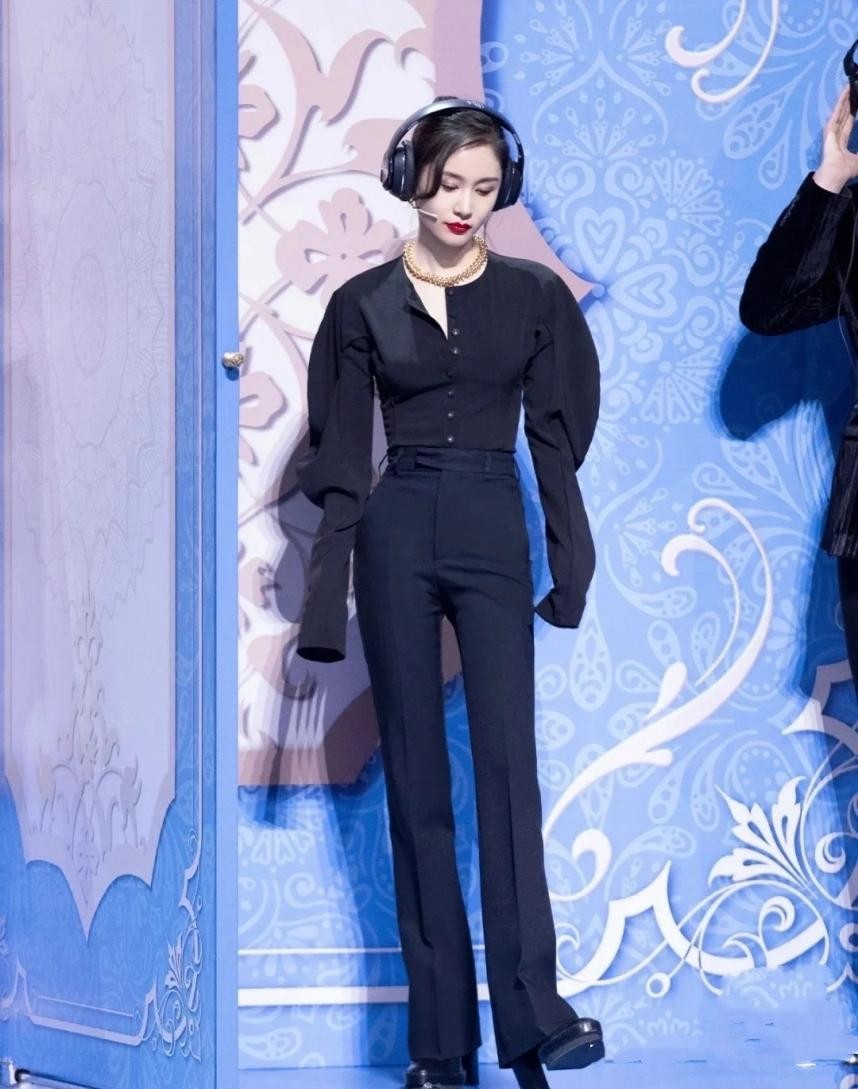 王子文,你到底买了多少条“黑裤子”?