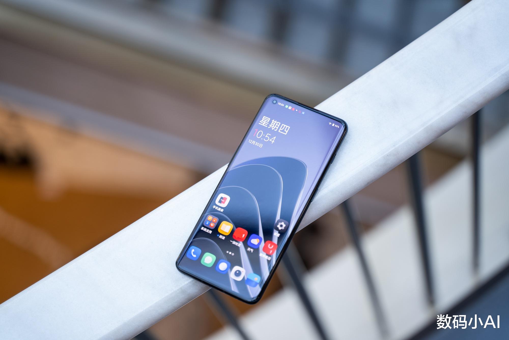 一加科技|?  价格一样，小米12 Pro和一加10 Pro怎么选？对比4点就懂了