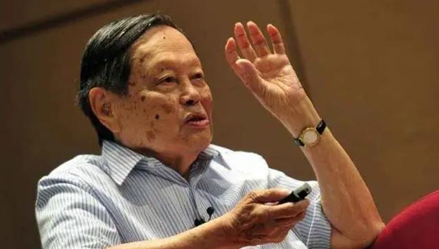 杨振宁:我曾与爱因斯坦交流过1.5小时,却没有从中获得智慧