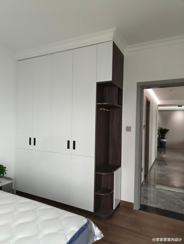 125平现代简约风格,全屋无主灯设计很时尚,进屋就被鞋柜迷住了