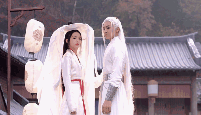 千古玦尘|《千古玦尘》还没出第二部，上古真神的衣服，就被隔壁雁回借走