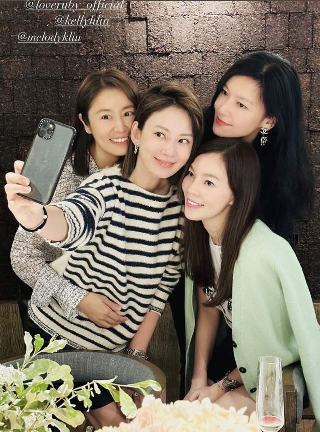 林志玲|林志玲力破婚变传闻，带老公与富士康老板娘聚会，打扮朴素仍优雅