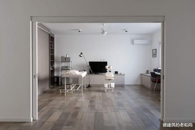 阿根廷狭长型住宅:三个庭院串联内部空间,构筑惬意的家居空间