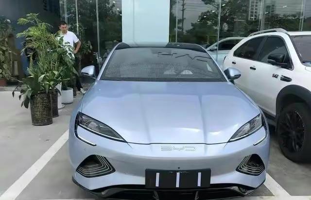 比亚迪“海豹”到店实拍,实力碾压Model 3,3.8秒破百,仅21.28万
