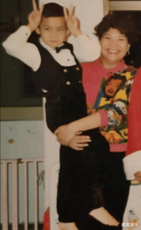 杨紫|母亲节!伊能静晒女儿做的松饼,杨紫童年美,韩庚晒大肚要当爹了