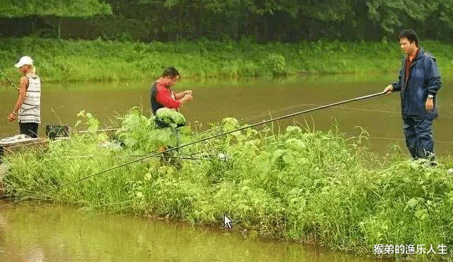 广东省|钓个鱼差点被吓晕，广东钓友发现土里有半截脚掌！走近一看气笑了