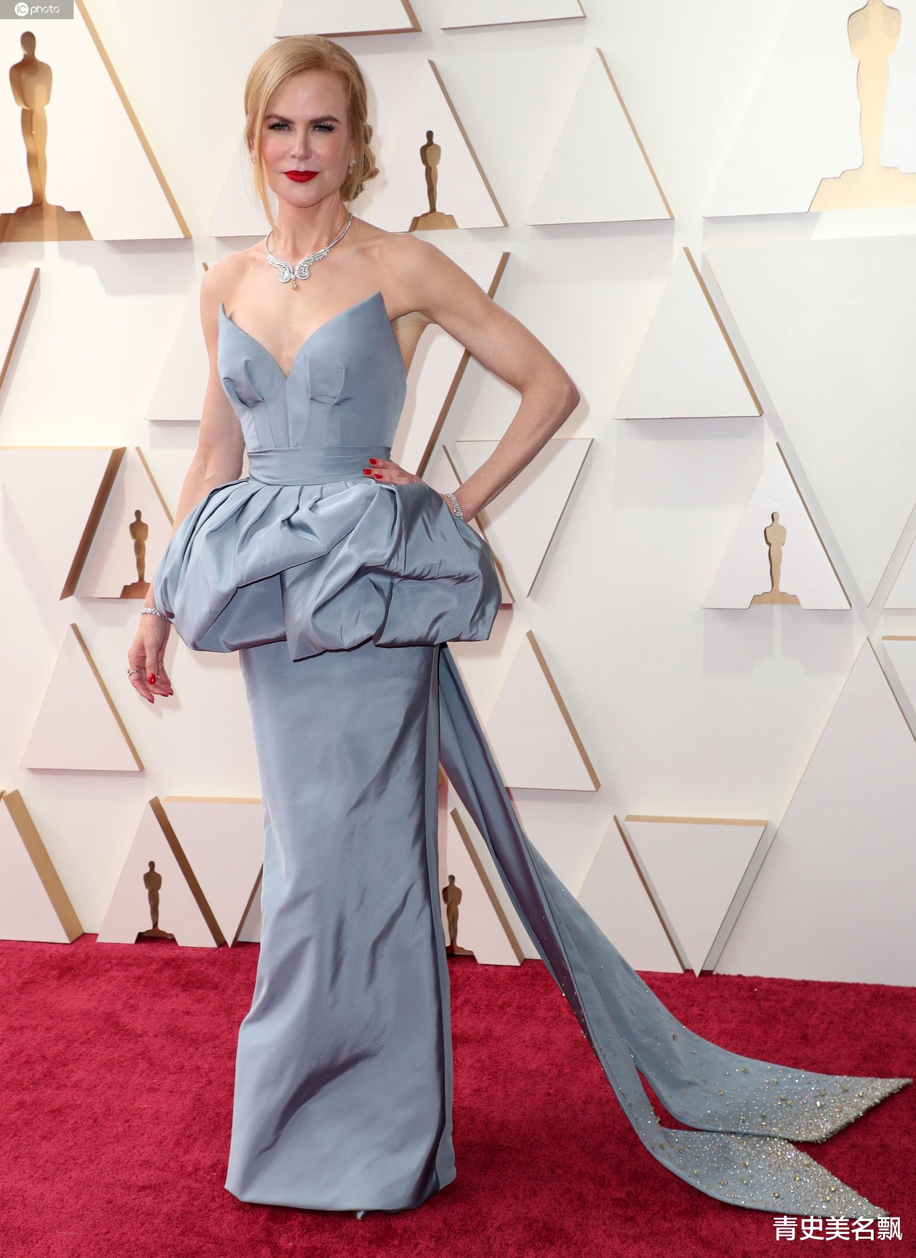 妮可·基德曼|众星亮相第94届奥斯卡红毯,妮可·基德曼淡雅温柔,暮光女显冷艳