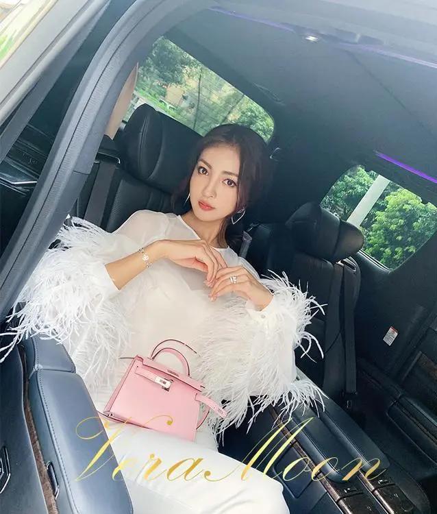 黄晓明|叶柯疑住进baby婚房，手指纹“M”示爱黄晓明，愿意妥协不要婚礼