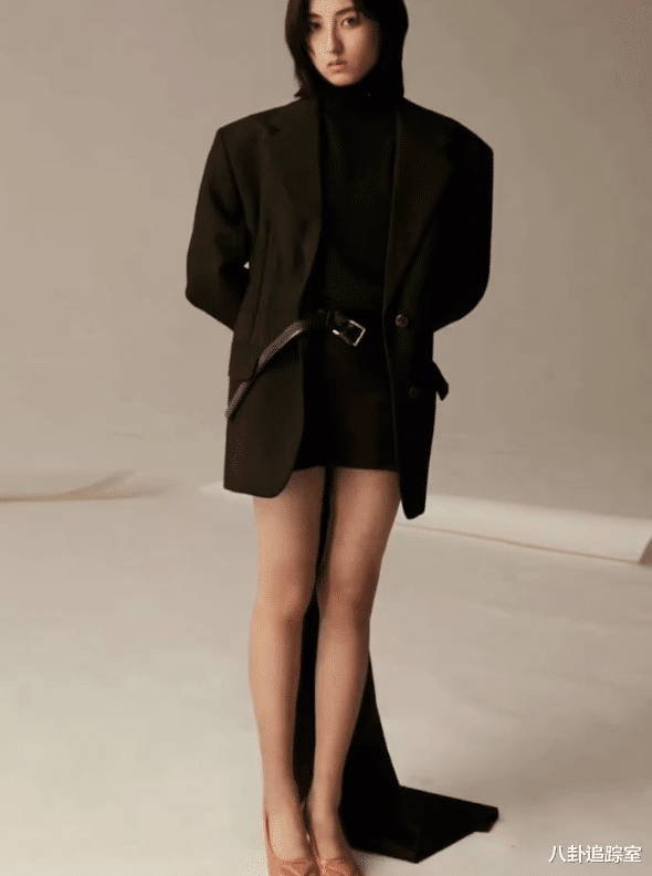 张子枫|张子枫美腿尬上热搜，跟关晓彤同框被“碾压”，网友：换套路了？