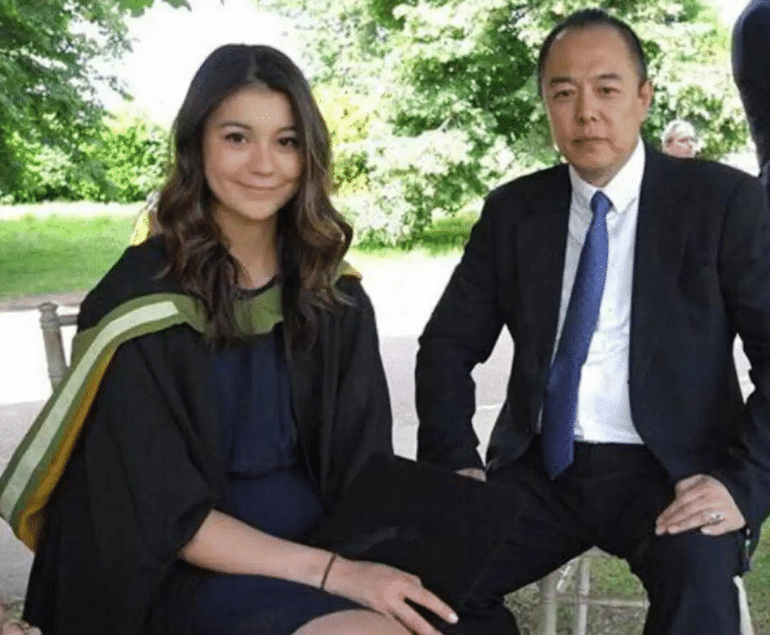 张铁林|68岁张铁林新年罕现身！白发多老到快认不出，豪宅内秀书法引争议