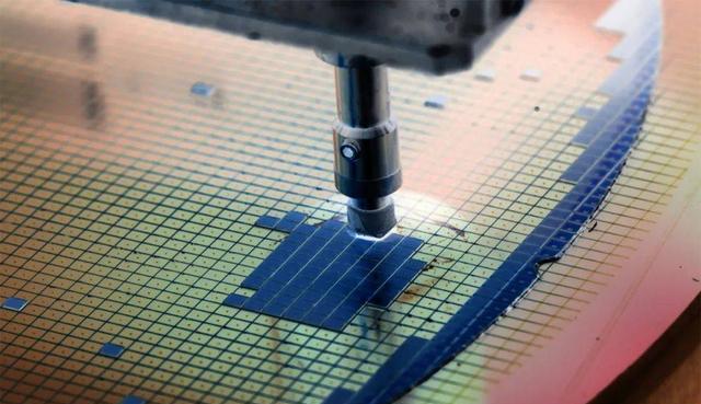 芯片|中国国产高端光刻机崛起,高端芯片实现量产,美国封锁战略失败了