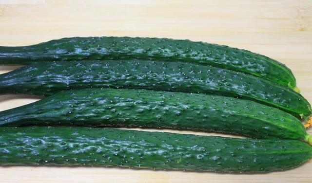 春季,猪肉牛肉靠边站,多吃“5菜2果”,营养祛肝火,越吃越精神