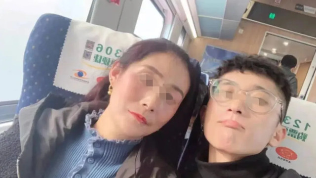 2021年，父亲烧死母亲，儿子将父亲告上法庭：求判死刑，怕他报复