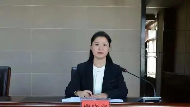 又一美女干部“翻车”?!经历堪比坐火箭