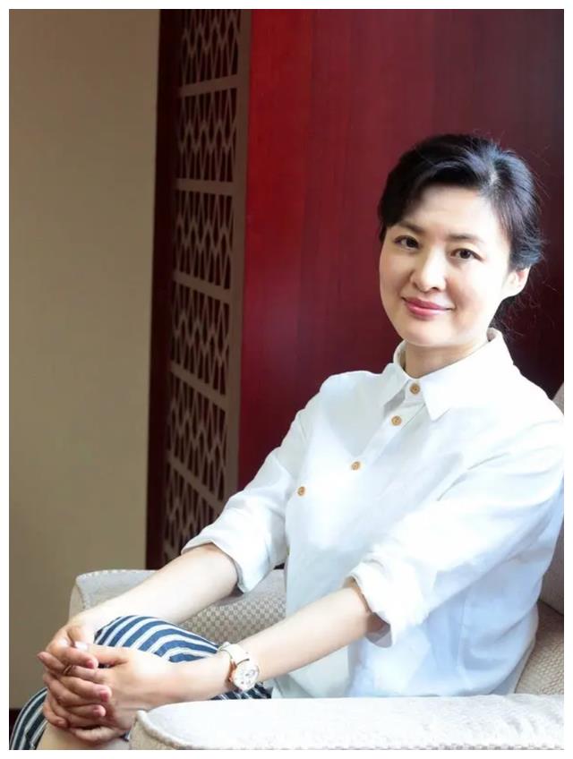 周涛|主持人周涛:与姚科离婚后,转身再嫁富豪路云,只对女儿心中有愧