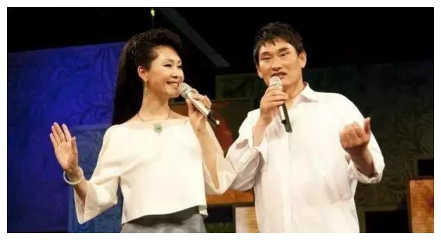 朱之文|有些网友称呼草根红人“大衣哥”为朱老师,这样的称号合适吗