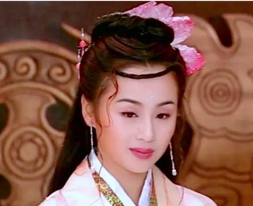 曹颖|曹颖晒全家福庆结婚纪念日,11岁王梓涵被赞帅气,网友在线催二胎