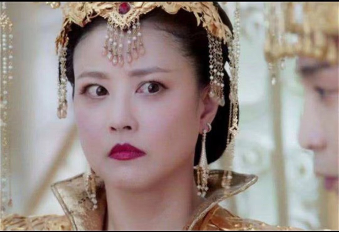 温碧霞|“顶级美人”的尴尬现状:大多不愿自然老去,一个比一个脸僵