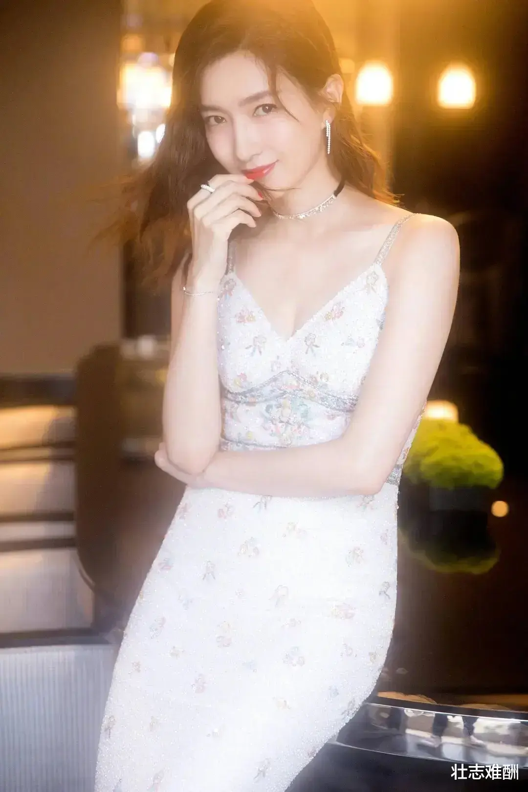 江疏影|一双长腿闯天下,腿比人更著名的女星江疏影