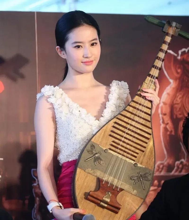 刘亦菲|母亲的“提线木偶”，从没为自己活过的刘亦菲，究竟还好吗？