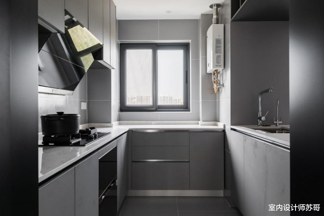 享受超大休闲阳台,还有日式餐厨区,在118平方米空间中尽情享受