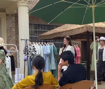 马尾辫 皮酱夫妇:全网女人都想嫁的男人,把妻子宠上天,被称为男德典范